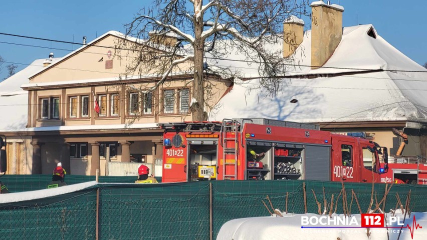 Pożar szkoły podstawowej w Brzeźnicy koło Bochni, 70 dzieci ewakuowano. Mamy zdjęcia