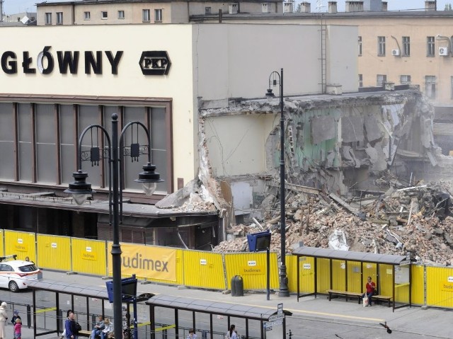 Rozpoczęła się rozbiórka starej hali głównego dworca PKP w Bydgoszczy