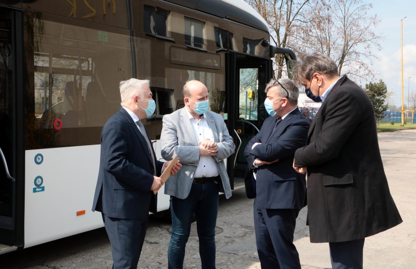 Miejski Zakład Komunikacji testuje właśnie autobus marki...