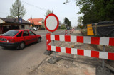 Drogowy absurd: Jest zakaz ruchu, ale tylko dla pieszych