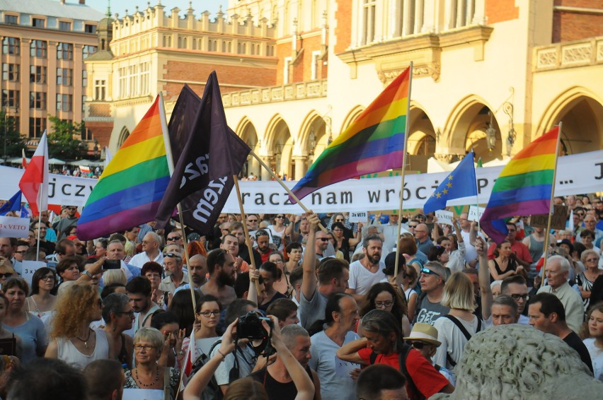 Kraków. Wielki protest na Rynku Głównym w obronie sądów