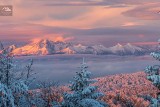 Krynica-Zdrój. Wspaniałe widoki na ośnieżone szczyty Tatr z Jaworzyny Krynickiej. Kiedy otworzą platformę widokową 360? [ZDJĘCIA]