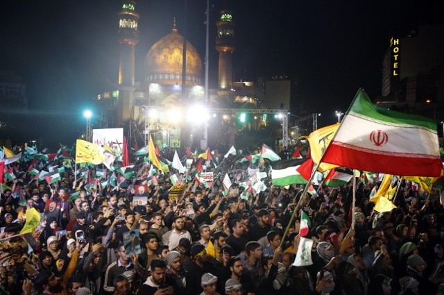 W ubiegłym tygodniu szef MSZ Iranu wezwał do "globalnej jedności" przeciwko Izraelowi. Na zdjęciu propalestyńska manifestacja w Teheranie.