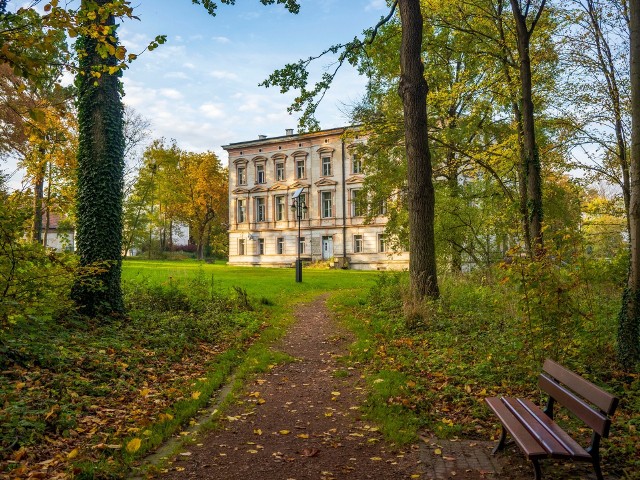 To wyjątkowe miejsce, pełne historii i czaru, świetnie sprawdzi się na rodzinną wycieczkę czy sesję fotograficzną. Zobaczcie, jak wygląda park i Pałac w Rudzińcu!>>>>>>>