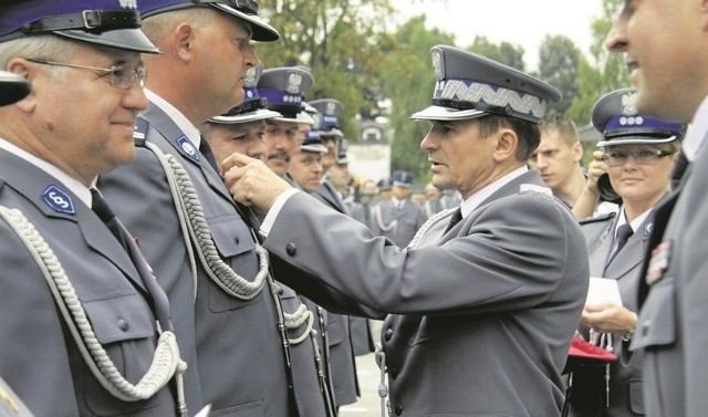 Na szczęście, zdecydowanie więcej policjantów zasługuje na nagrody niż na nagany