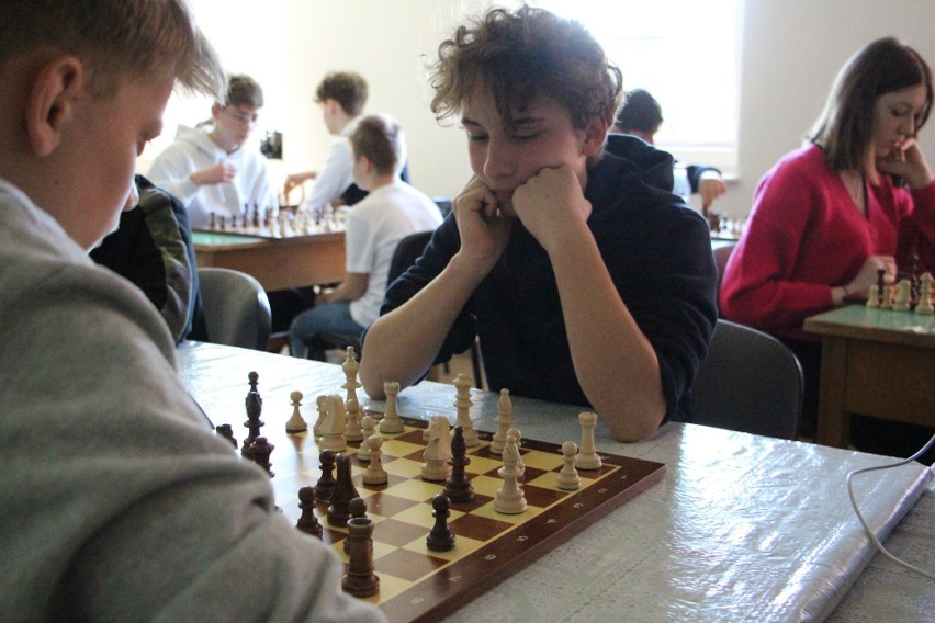 W salce parafialnej Przytyku odbył się turniej szachowy w ramach cyklu imprez "Kochanowski - przystanek wesele". Kto wygrał? Zdjęcia
