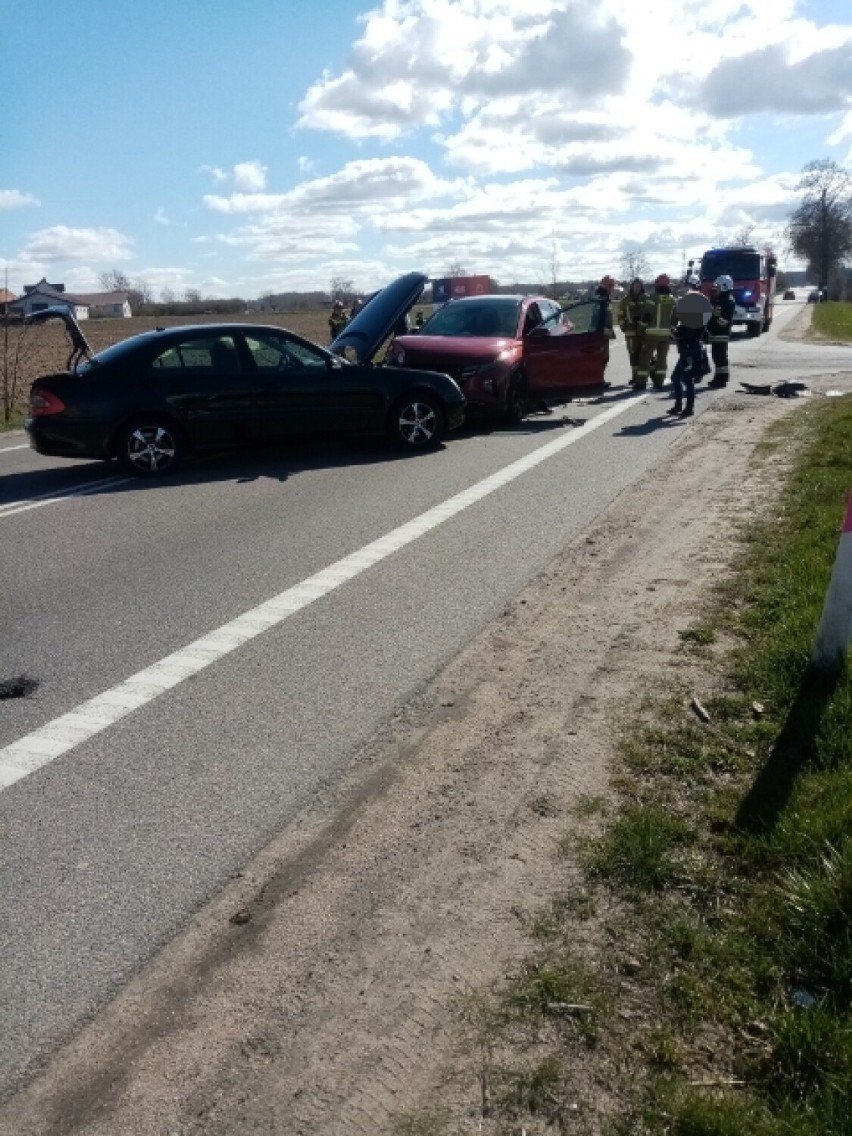 Poważny wypadek w Widlinie 16.04.2022 r. Dwie osoby zostały ranne 