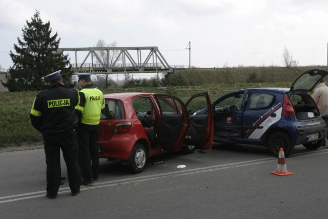 07.04.2008 gdansk kolizja drogowa na trakcie sw wojciecha przed pruszczem gdanskim. dziennik baltycki fot. grzegorz mehring / polskapresse