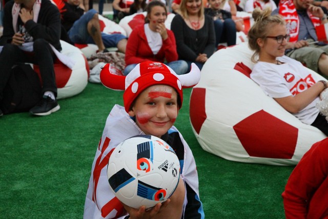 Łodzianie kibicują w Porcie Łódź podczas meczu Polska-Niemcy