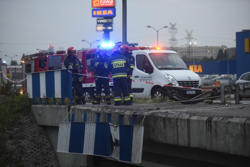 Samochód spadł z wiaduktu w ciągu DK86 w Katowicach