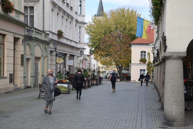 Zielona Góra w jesiennej odsłonie. Kapusta, wrzosy i dynie ozdabiają miasto.