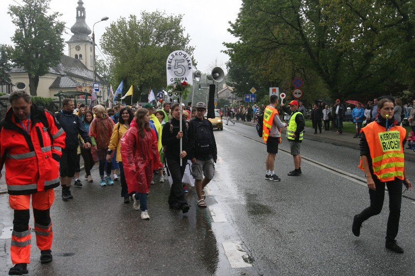 Wyruszyła 25. Piesza Pielgrzymka Diecezji Bielsko-Żywieckiej na Jasną Górę 2016 [ZDJĘCIA]