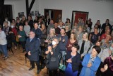 Świetny stand up Piotra Szwedesa na scenie w Zawichoście. Publiczność zachwycona (ZDJĘCIA)