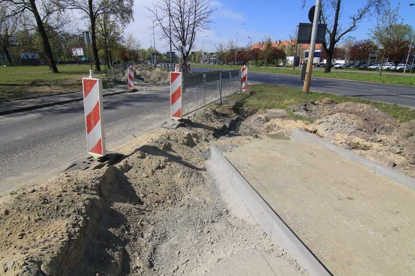 Budowa nowej drogi rowerowej wzdłuż alei Karkonoskiej we...