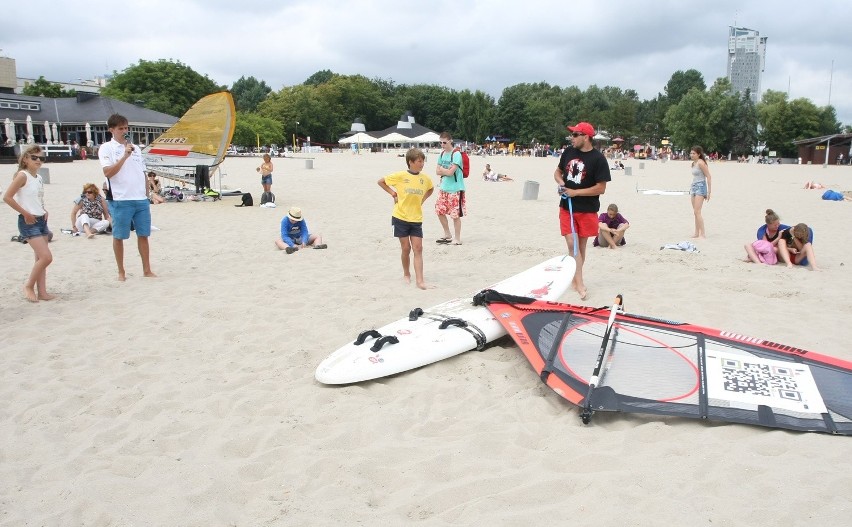 Dzieci w Gdyni trenują z mistrzem windsurfingu Piotrem Myszką [ZDJĘCIA]