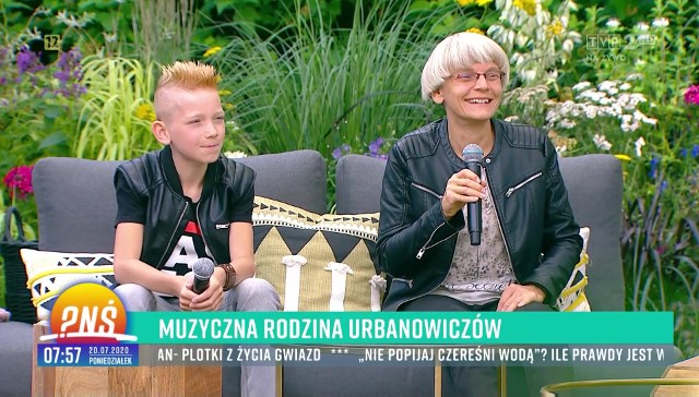 Szymon Urbanowicz ze Staszowa z mamą Alicją podczas w „Pytaniu na śniadanie” w Programie Drugim Telewizji Polskiej.