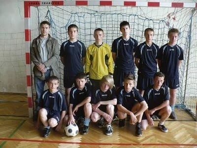 Młodzi piłkarze z Nowego Bystrego zajęli drugie miejsce Fot. Zdzisław Karaś