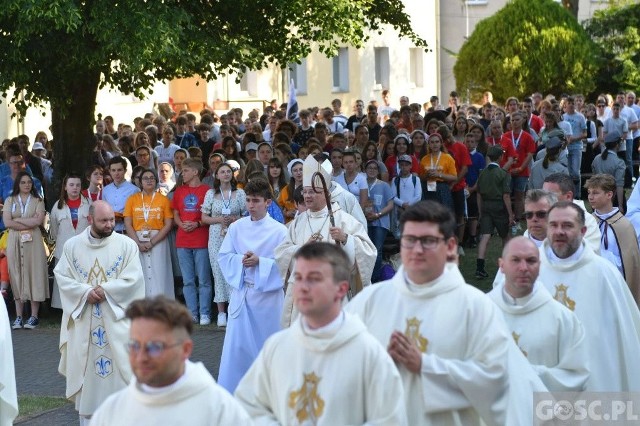Do Sanktuarium Matki Bożej Cierpliwie Słuchającej zjechali młodzi z całej diecezji.
