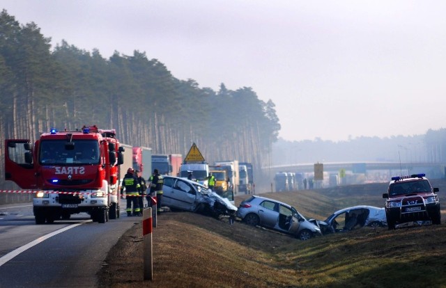 Jedna osoba zginęła w wypadku na S10