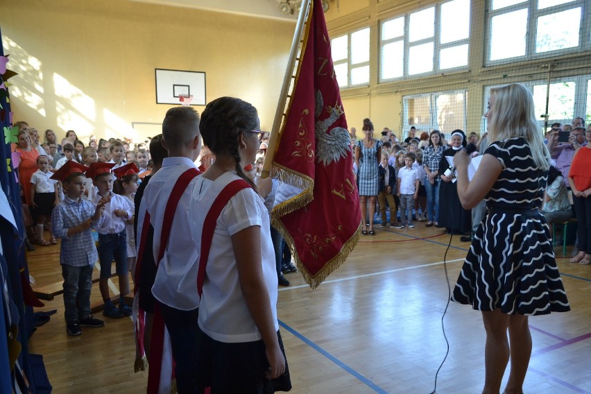 W wodzisławskiej SP 3 nowy rok szkolny powitało ponad 300...