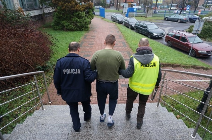 Pijacki rajd po Częstochowie. 25-latek rozbił 4 samochody [NOWE WIDEO]