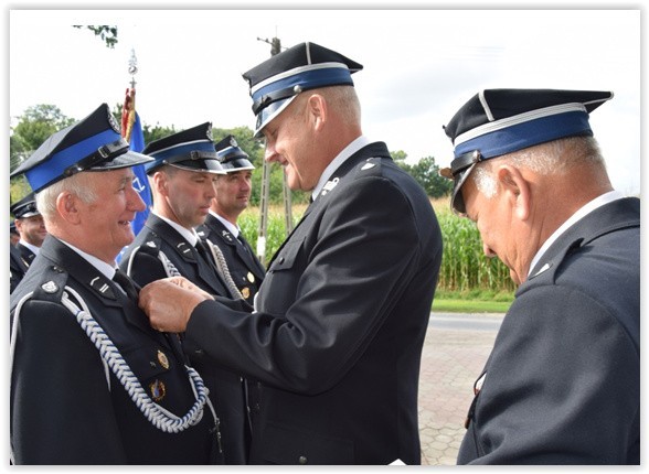 Podczas uroczystości z okazji 120-lecie OSP w Uciążu strażakom wręczono odznaczenia