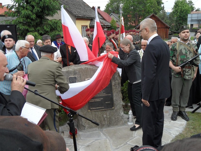 Milówka: Odsłonili pomnik Antoniego Bieguna "Sztubaka" i jego żołnierzy [ZDJĘCIA, WIDEO] 