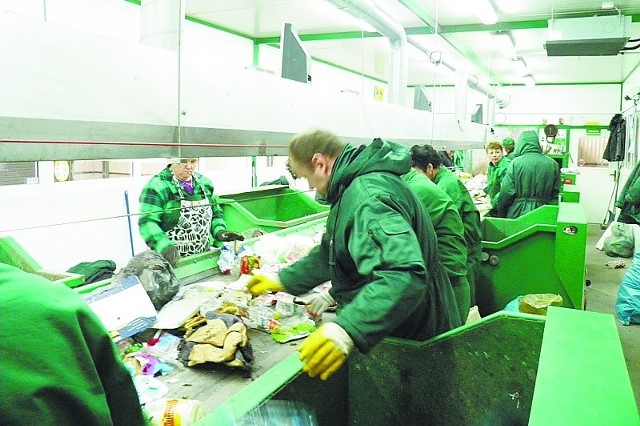 W nowym Zakładzie Przetwarzania i Unieszkodliwiania Odpadów w Miastkowie pracę znalazło 35 osób