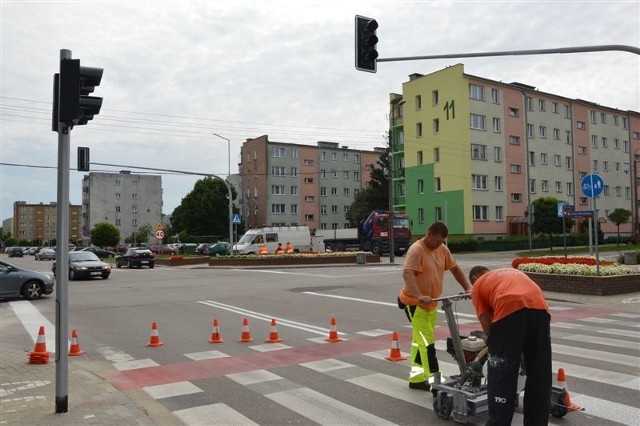 Na skrzyżowaniu ul. Prostej i Sowińskiego pozostało jedynie namalowanie oznakowania