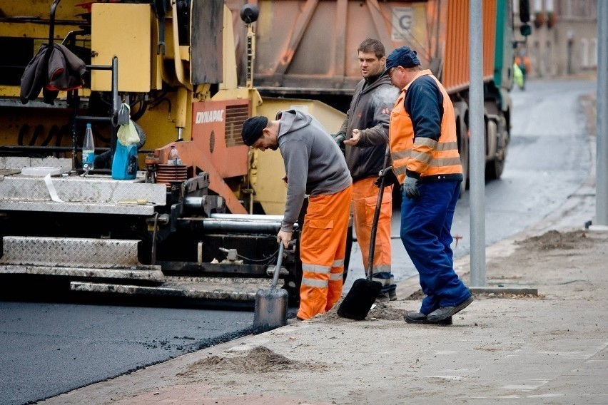 * Przebudowa ulicy Pięknej i skrzyżowania z ulicą Nyską –...