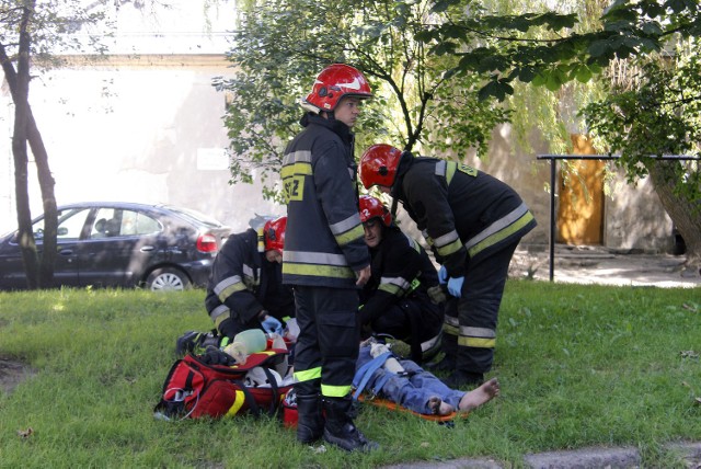 Mężczyzna, który spowodował pożar na Uniwersyteckiej, uciekł z płonącego mieszkania