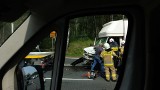 Katowice. Wypadek na DK86. Samochód dostawczy zderzył się z ciężarówką. Jedna osoba trafiła do szpitala