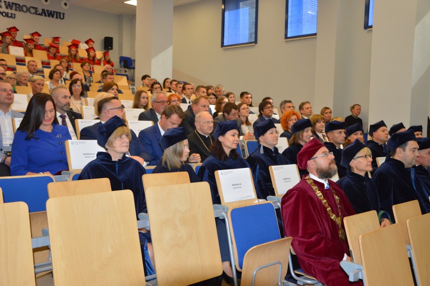 Ponad 1300 nowych studentów i słuchaczy w Wyższej Szkole Bankowej w Opolu. Inauguracja roku akademickiego 20018/2019