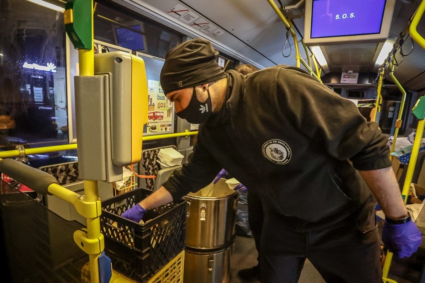 Autobus SOS w Gdańsku pomaga bezdomnym