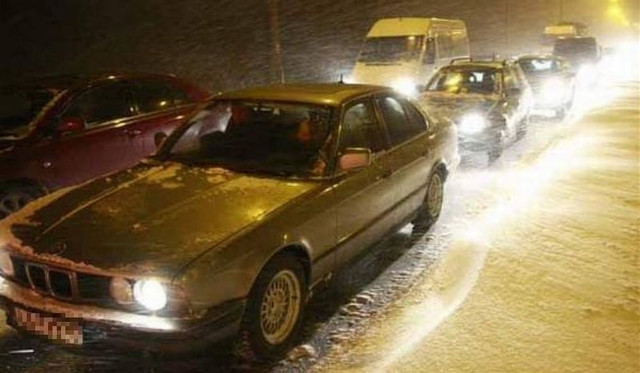 Pierwszy śnieg w województwie podlaskim. Będzie też deszcz i zamglenia. Trudne warunki pogodowe na drogach (wideo)