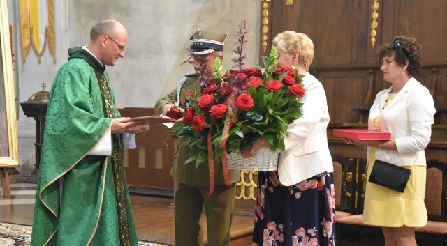 Wiele osób dziękowało ojcu Dariuszowi Malajce za 12 lat pięknej i owocnej posługi na Świętym Krzyżu.