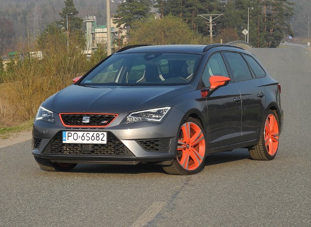 Seat Leon Cupra STNazwa Leon Cupra już od wielu lat ekscytuje miłośników sportowej jazdy. W najnowszym wcieleniu to auto jest również oferowane w wersji kombi oznaczonej symbolem ST.Fot. Wojciech Frelichowski