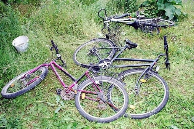 Złodzieje potrzebowali dwóch rowerów. Zabrali trzy, bo dwa  były spięte zabezpieczeniem