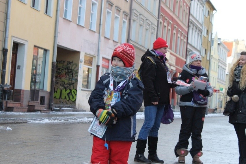 WOŚP Brzeg: Wolontariuszy na ulicach nie brakuje