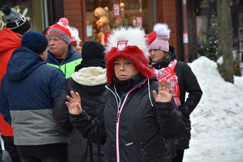 Zakopane: Pucharowe szaleństwo zaczyna się wieczorem, ale pierwsi kibice skoków są już w mieście [ZDJĘCIA]