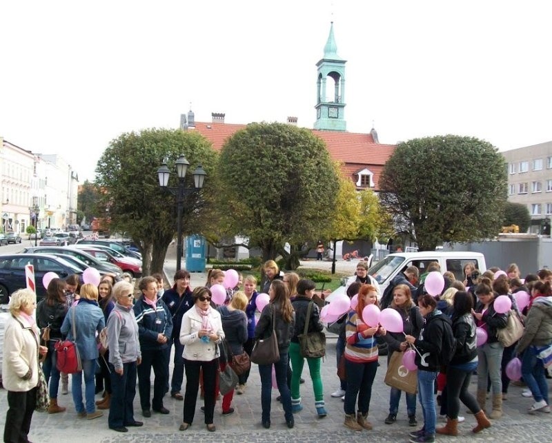 Kilkadziesiąt osób wzięło udział w Różowym Marszu Nadziei w...