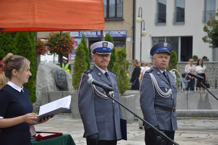 Proszowice. Policjanci świętowali swoje stulecie na Rynku