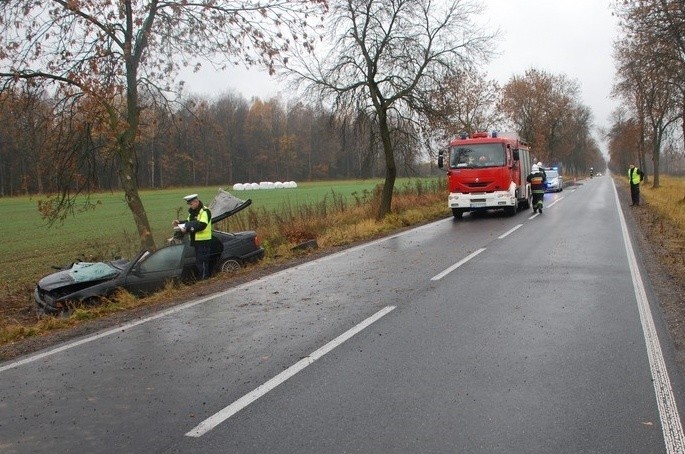 W wypadku na trasie Psary-Boronów poszkodowane zostały 2...