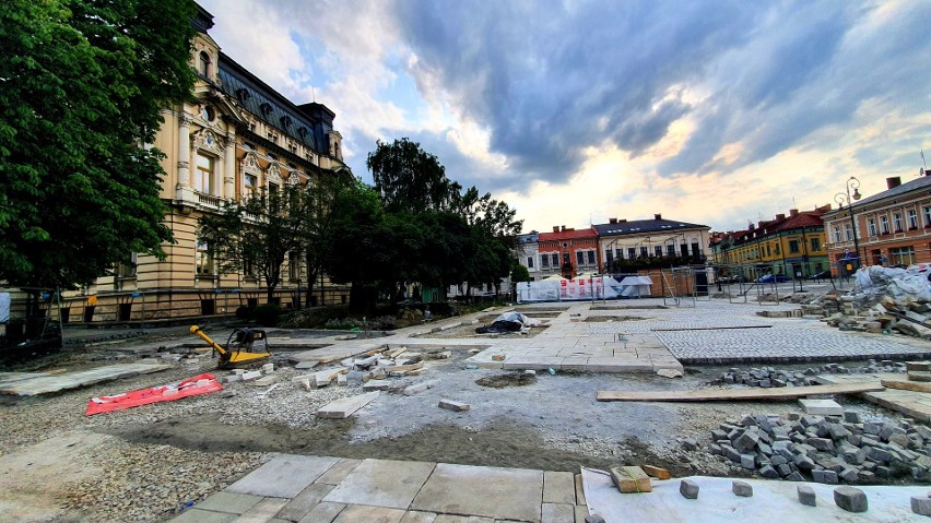 W centrum miasta powstaje obrys fundamentów starego ratusza