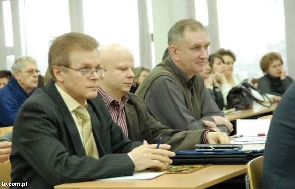 Szef spółki zrzeszającej kupców z ryneczku, Stanisław Kaczyński (z lewej)