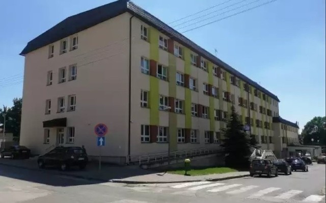 Szpital powiatowy w Pińczowie przy ulicy Armii Krajowej 22, siedziba Zakładu Opiekuńczo-Leczniczego.