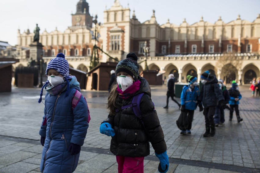 Olbrzymi smog nad Krakowem. Rekordowe przekroczenie norm [DANE]