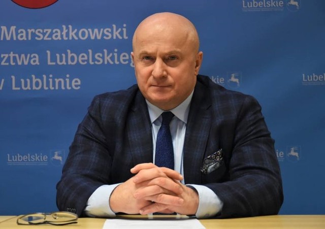 W poniedziałek 11 stycznia marszałek województwa lubelskiego za pośrednictwem swojego konta na Twitterze poinformował o zakażeniu koronawirusem