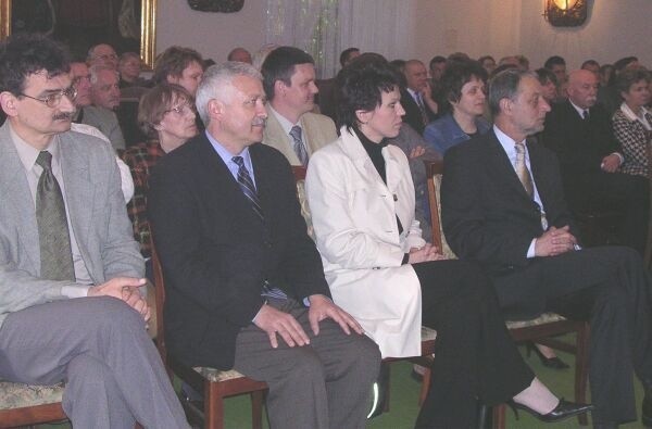 Na obchody zaproszono między innymi (od lewej) Dominika Komadę, Powiatowego Konserwatora Zabytków w Tarnobrzegu oraz Zbigniewa Rękasa, tarnobrzeskiego starostę.