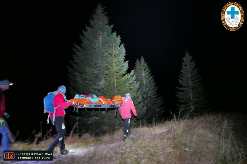 Tatry. Nocna akcja TOPR. Znosili kontuzjowaną turystkę z Chudej Przełączki [ZDJĘCIA]